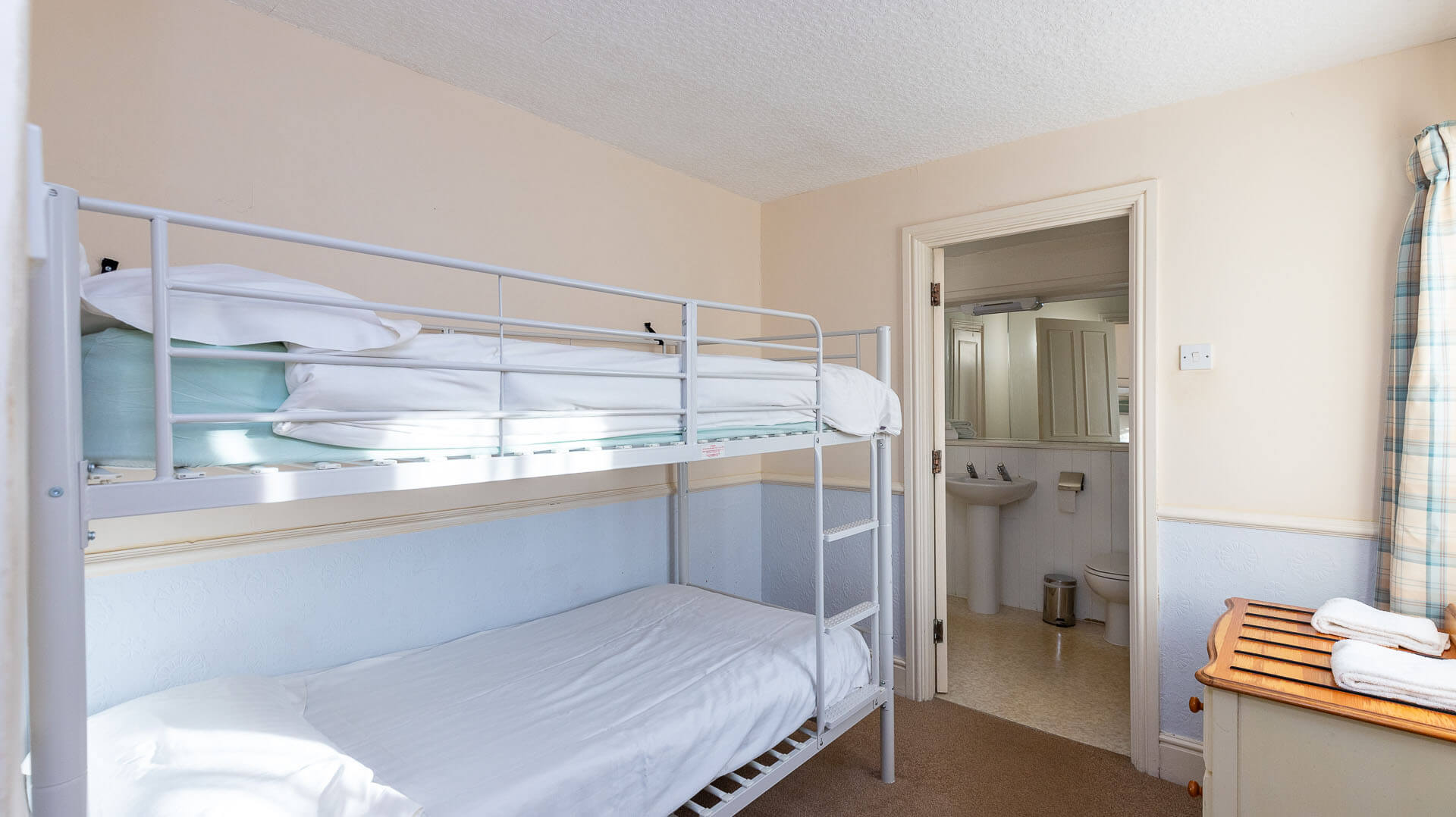 The Sibson Inn Master Suite, luxurious en-suite bathroom