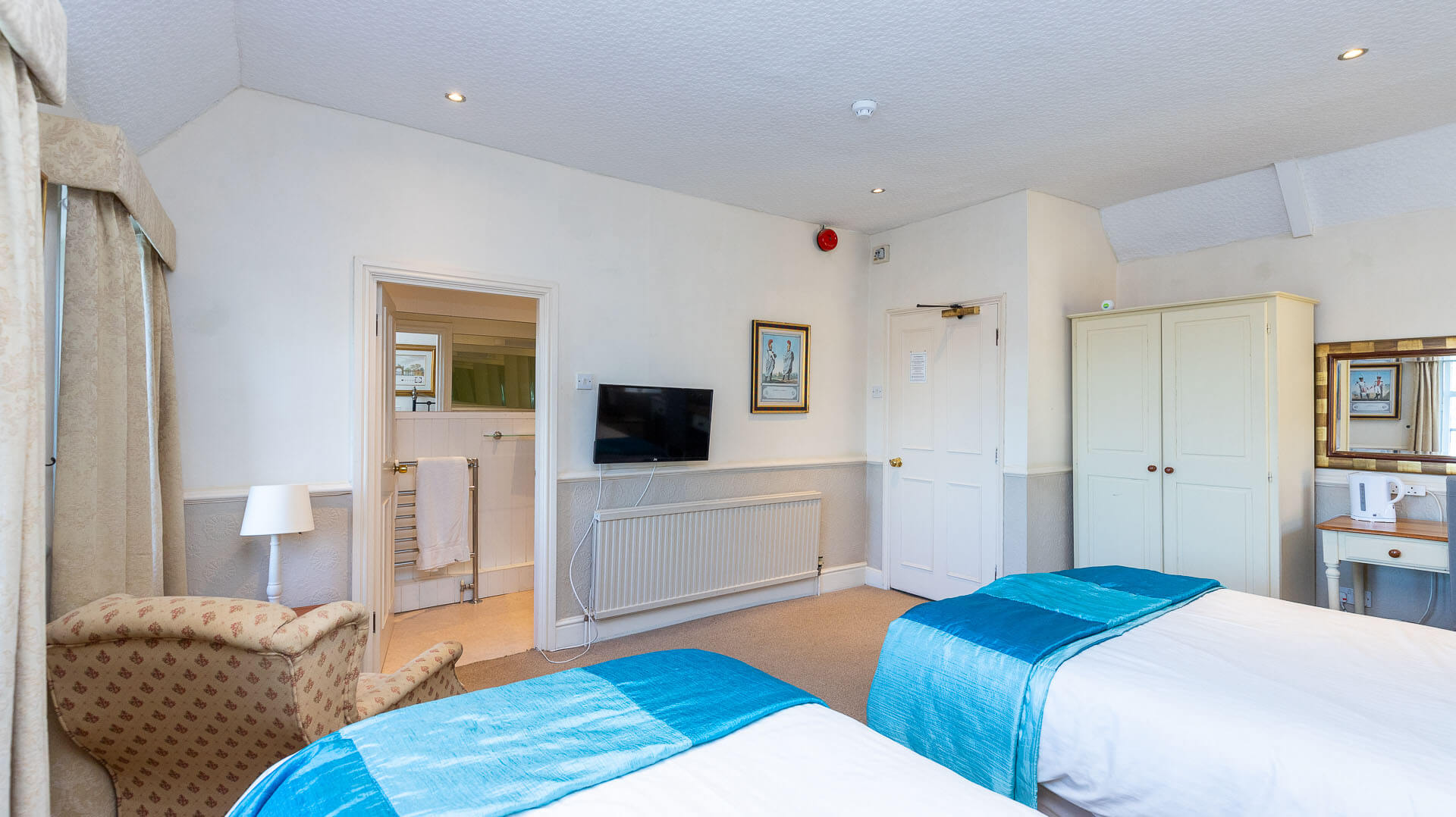 The Sibson Inn Master Suite, luxurious en-suite bathroom